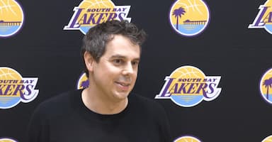 南湾湖人主帅谈詹姆斯：GOAT现身训练场，实属难得机遇-NBA新闻